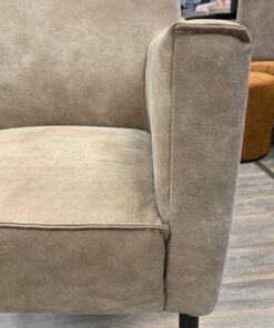 Alternative view of Nicole